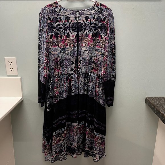 Sam and Lavi Dress - Picture 4 of 9